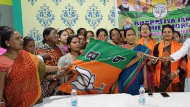 Photo of मटियाबुर्ज विधानसभा में 100 से ज्यादा महिलाओं ने भाजपा का दामन थामा