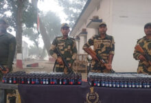 Photo of बीएसएफ ने भारत–बांग्लादेश सीमा पर 1840 फेंसेडिल बोतलों सहित तस्कर को किया गिरफ्तार