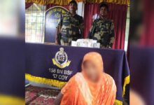 Photo of BSF के जवानों ने भारत–बांग्लादेश सीमा पर यूएस डॉलर के साथ महिला को किया गिरफ्तार