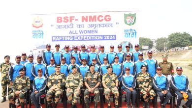 Photo of BSF महानिदेशक ने ऑल-वूमेन गंगा रिवर राफ्टिंग टीम का किया गर्मजोशी से स्वागत 2500 किलोमीटर की साहसिक यात्रा का हुआ समापन!