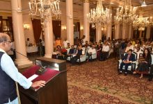 Photo of राजभवन में प्रदर्शित हुई प्रेरणादायक डॉक्यूमेंट्री ‘आओ बात करें’