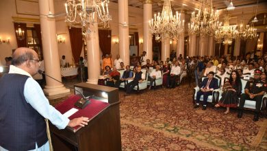 Photo of राजभवन में प्रदर्शित हुई प्रेरणादायक डॉक्यूमेंट्री ‘आओ बात करें’